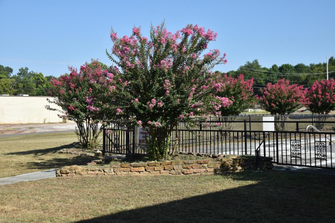 Homeplace Inn Jacksonville Bagian luar foto